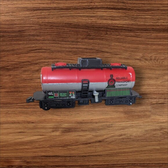 Vintage HO Scale Train Tanker Car Reliable Transport Co. Model Train Accessory - Picture 1 of 12